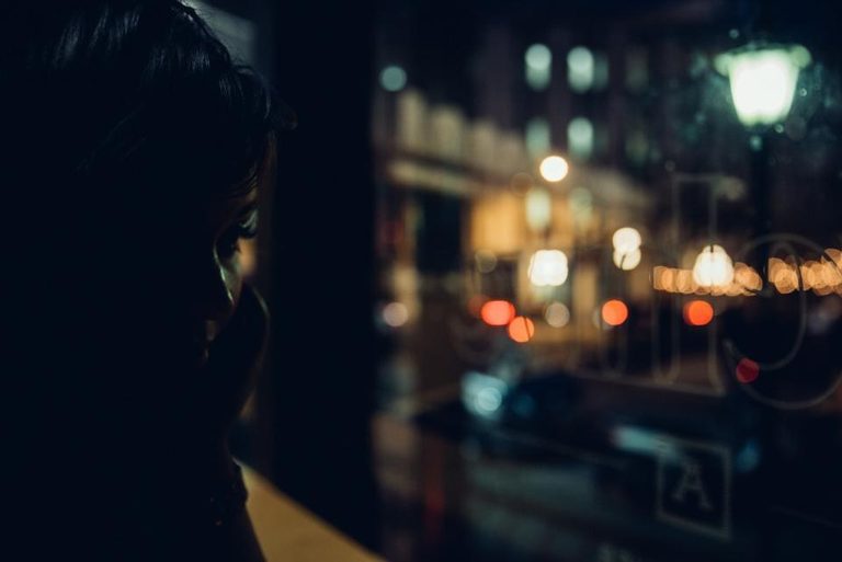 Celos en la pareja: cuándo son un problema y qué hacer